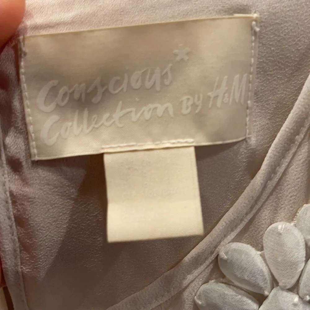 𝅺H&M Conscious Collection Ruffle Cream Muslin water fall Dress - Picture 5 of 9